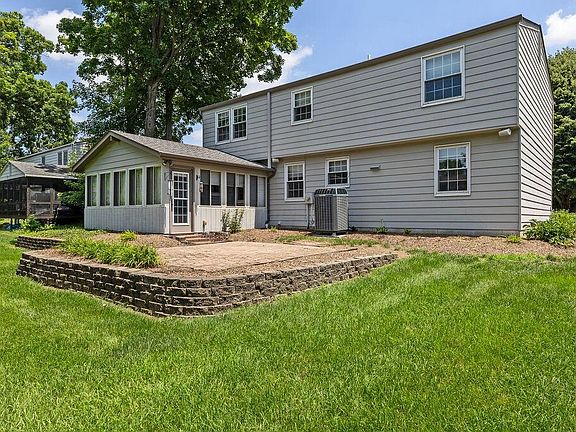 5th image of 977 Danvers Ave