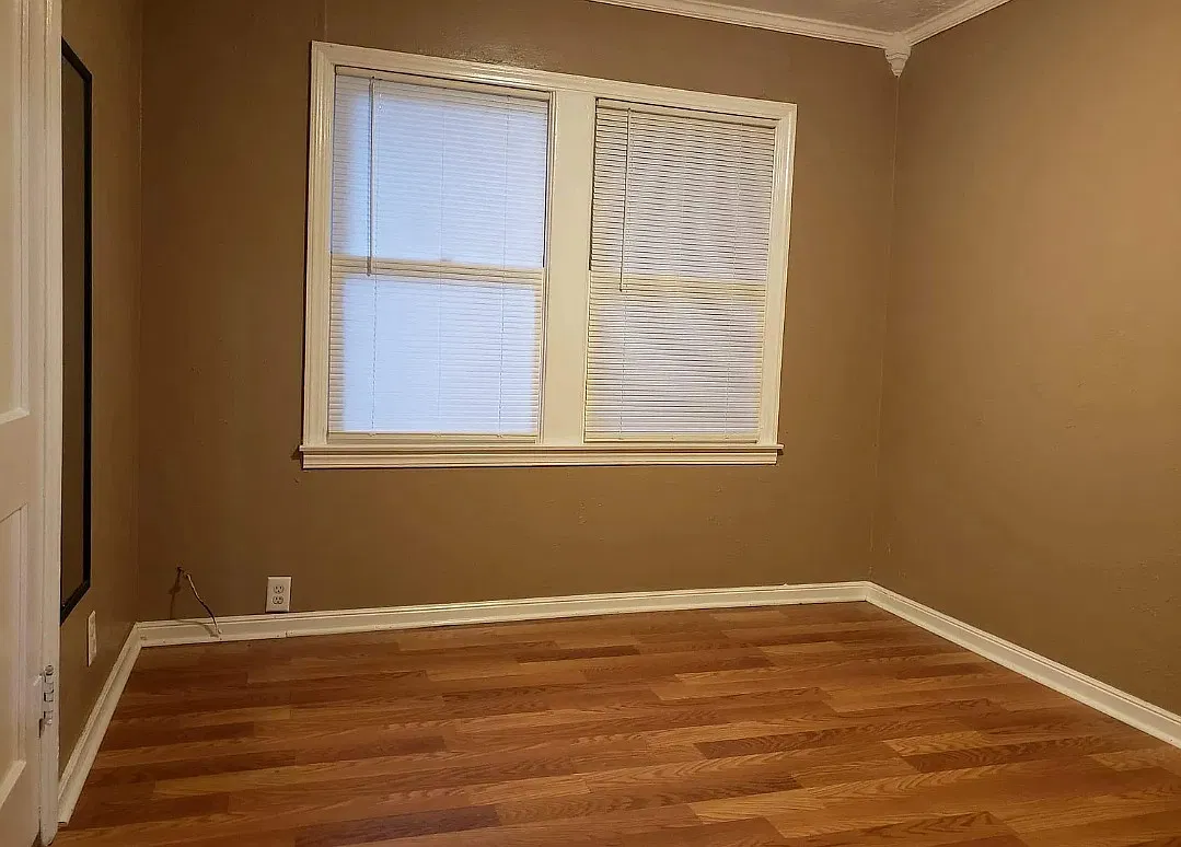 3 bed, 900 sqft, $1,200 — Photo 4