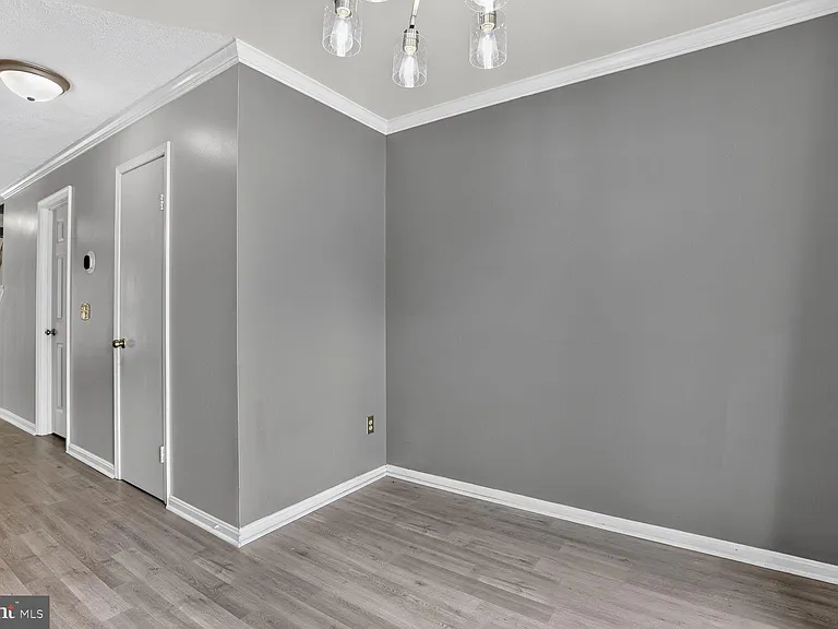 10714 Gideon Ct — Photo 6
