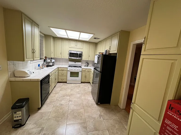 1657 Veteran Ave #101 — Photo 3