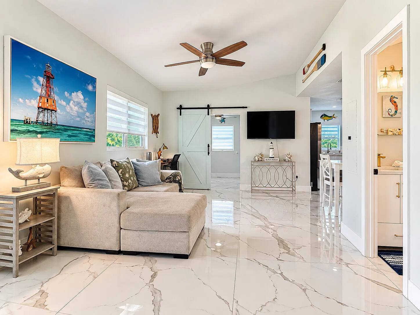 3 bed, 1.0 bath, 960 sqft, $4,000 — Photo 2
