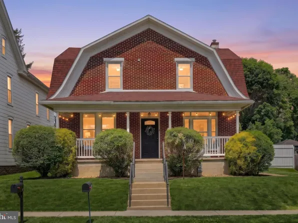 14 S Main St, Seven Valleys, PA 17360