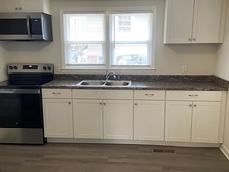 807 Evening Shade Ln — Photo 4