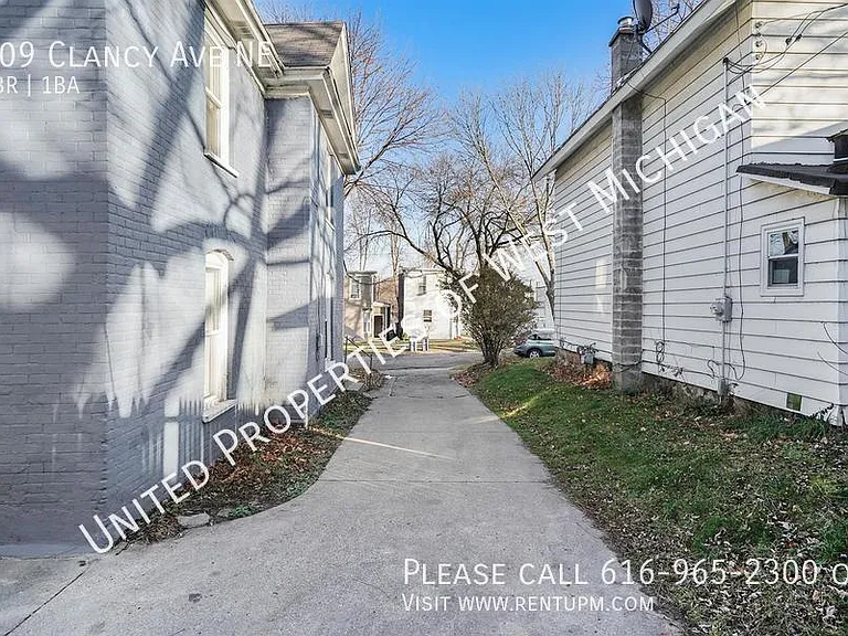 709 Clancy Ave NE — Photo 16