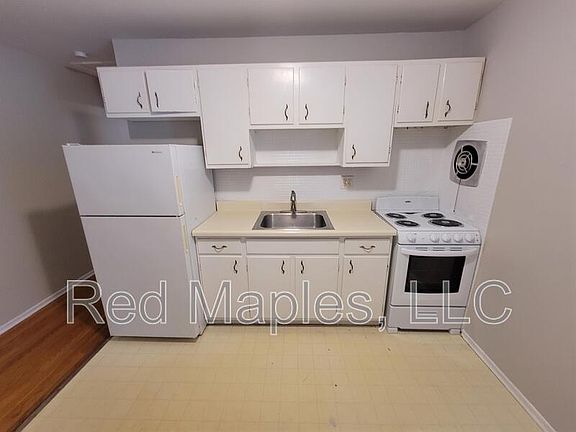 3rd image of 3222B Airway Ave