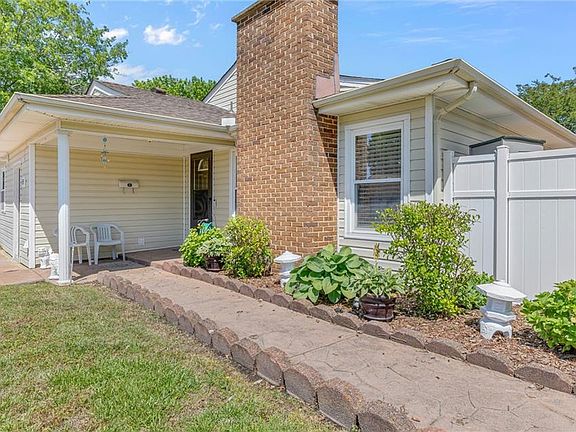 4th image of 3533 Daffodil Cres