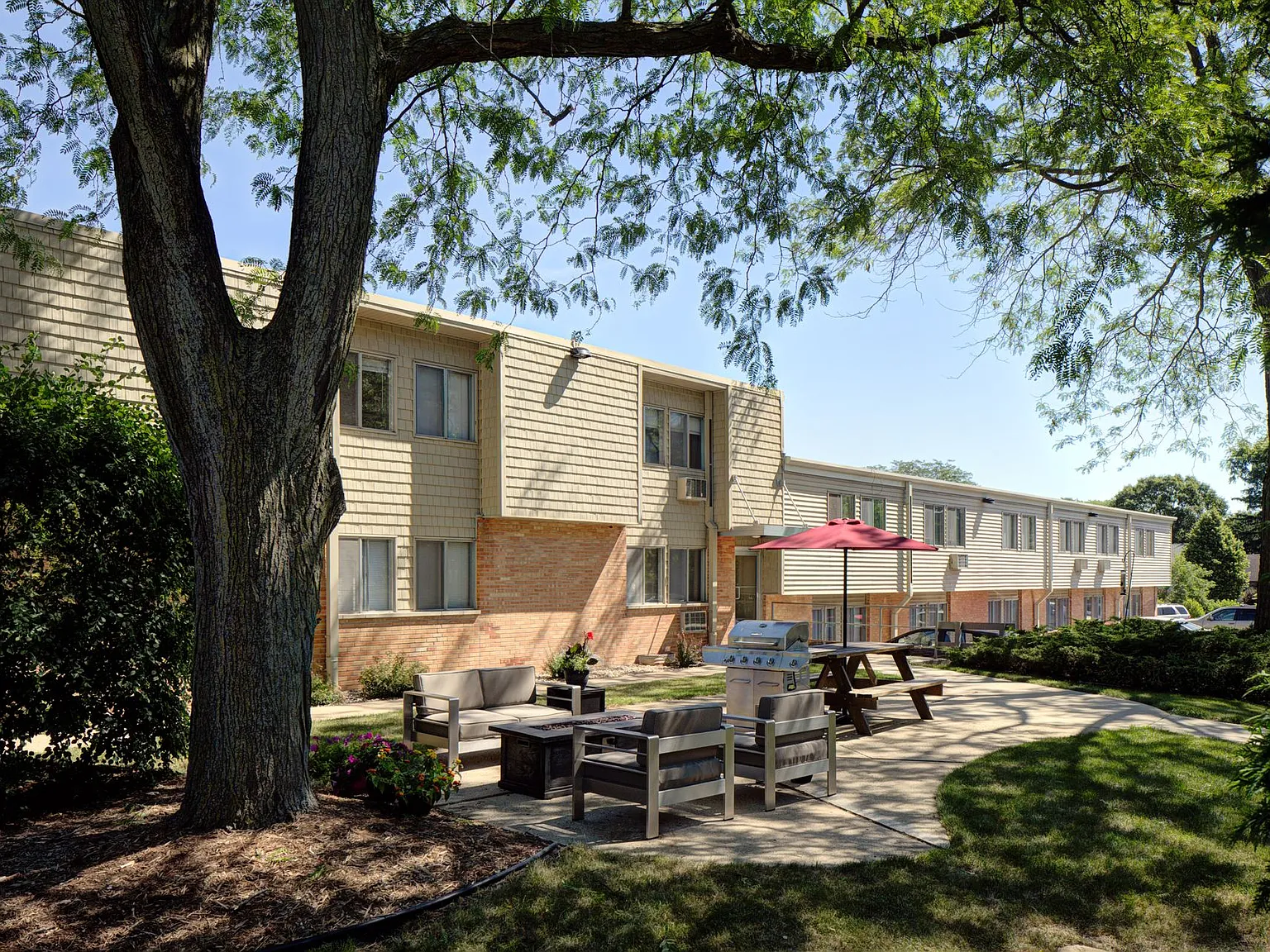 Midvale Heights Apartments — Photo 1