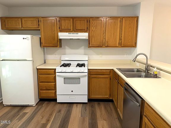 3rd image of 105 Highfalls Ct
