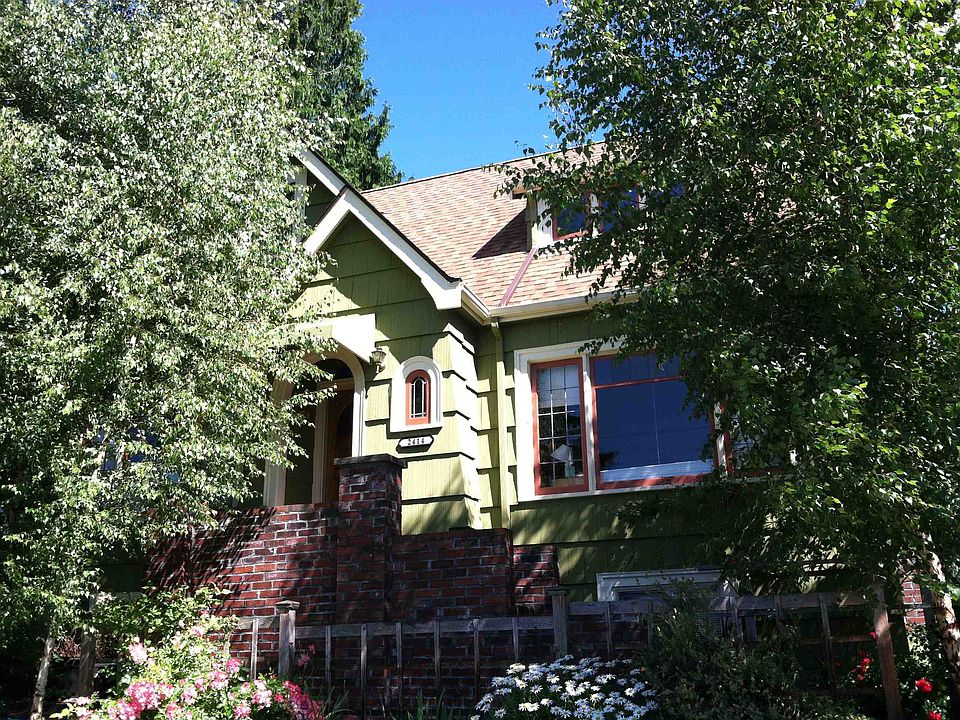 2nd image of 2414 NE 60th St