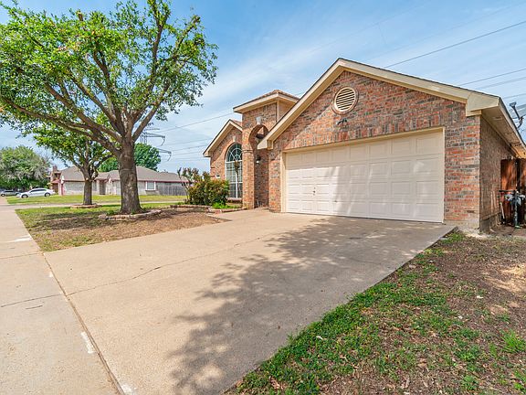 3rd image of 2758 Red Oak Dr