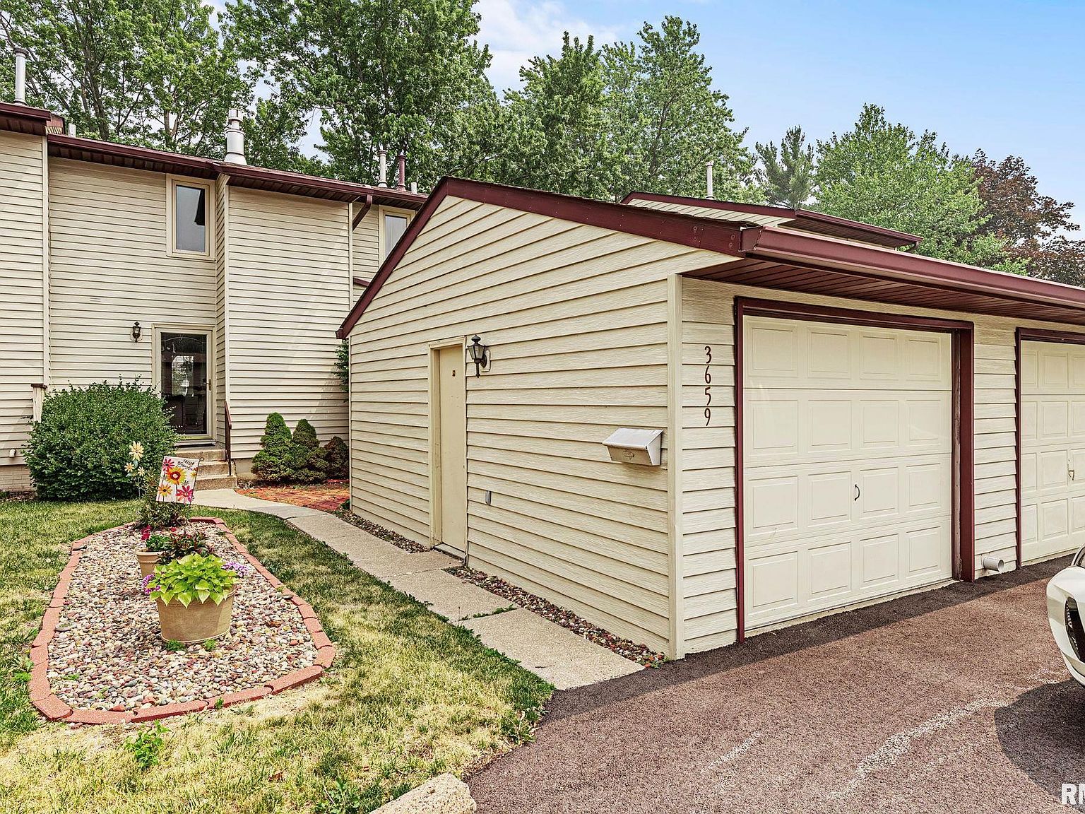 3659 Cedarwood Ct, Bettendorf, IA 52722 Zillow
