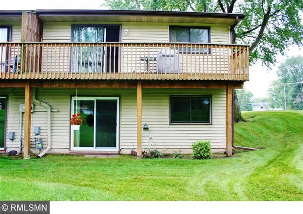 3 bed, 1676 sqft, $2,350 — Photo 2