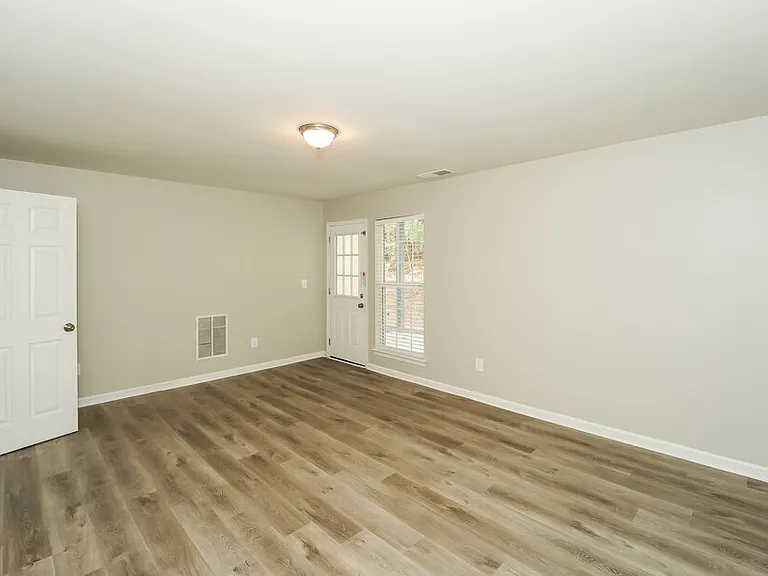 575 Sycamore Dr — Photo 12