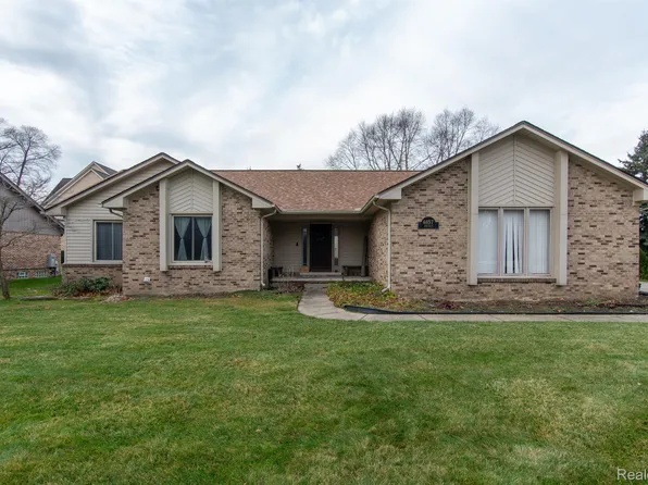 6857 Serenity Dr, Troy, MI 48098