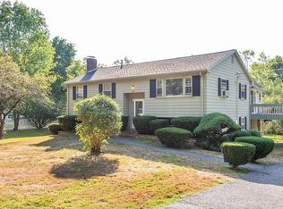 887 South St, Walpole, MA 02081