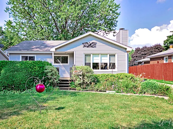 312 Dalton Ave, Mundelein, IL 60060