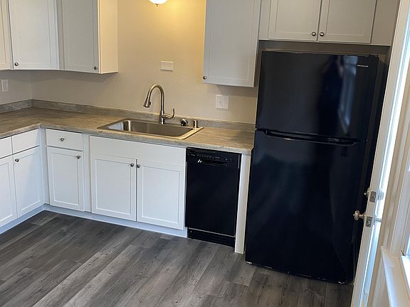 3rd image of 147 S Grand Ave #4