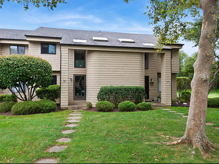 52 Fairway Pl — Photo 1
