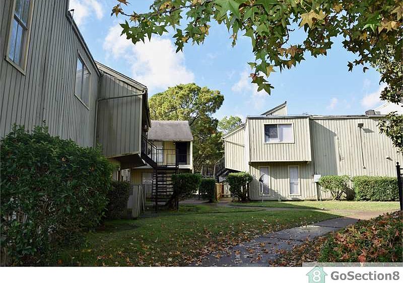 2nd image of 5625 Antoine Dr #1106