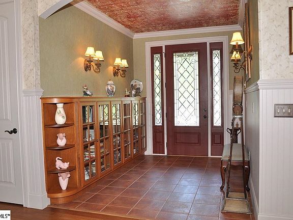 4th image of 204 Crawford Glen Ct