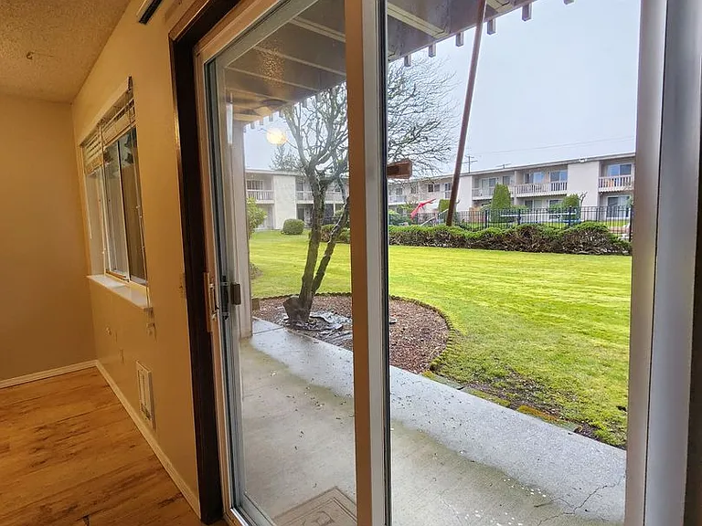 Alpha Park Apartments — Photo 17