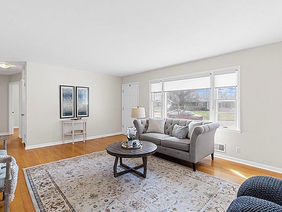 5th image of 104 W 90th Ter