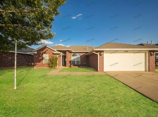4216 Manhattan Dr, Moore, OK 73160