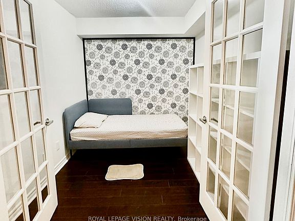 4th image of 17 Barberry Pl #1112
