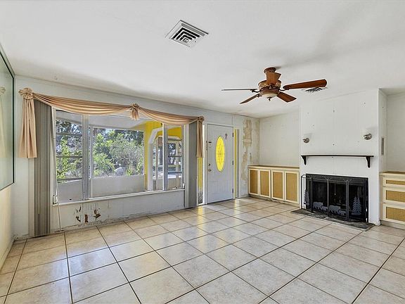 5th image of 429 Court St
