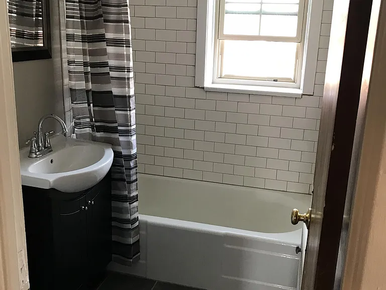 114 N Spring St #7 — Photo 5