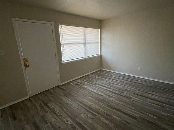 2nd image of 613 W Calle Sur St