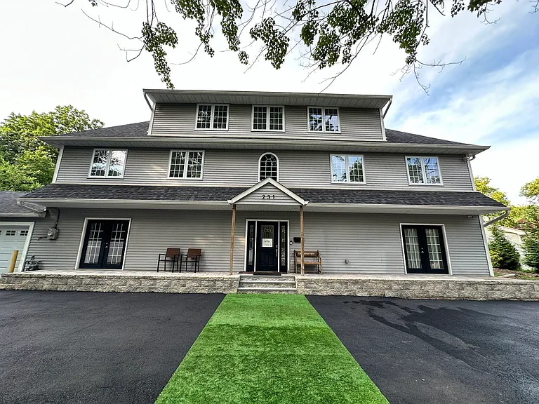 231 Hargreaves Ave — Photo 9