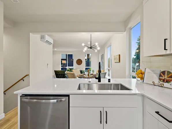 5015 144th St SW #B1, Edmonds, WA 98026