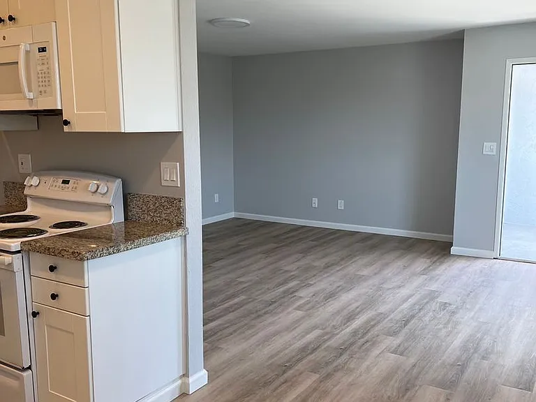 951 N Vulcan Ave — Photo 16