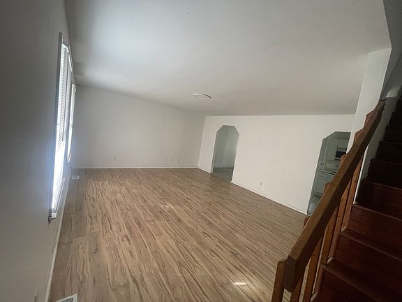 3rd image of 712 Troy Trl