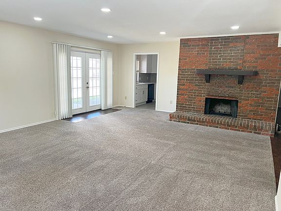 2nd image of 721 Mockingbird Dr
