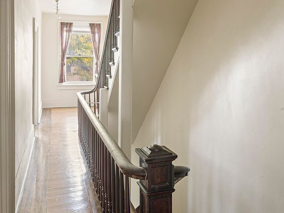 4th image of 511 Warren Street