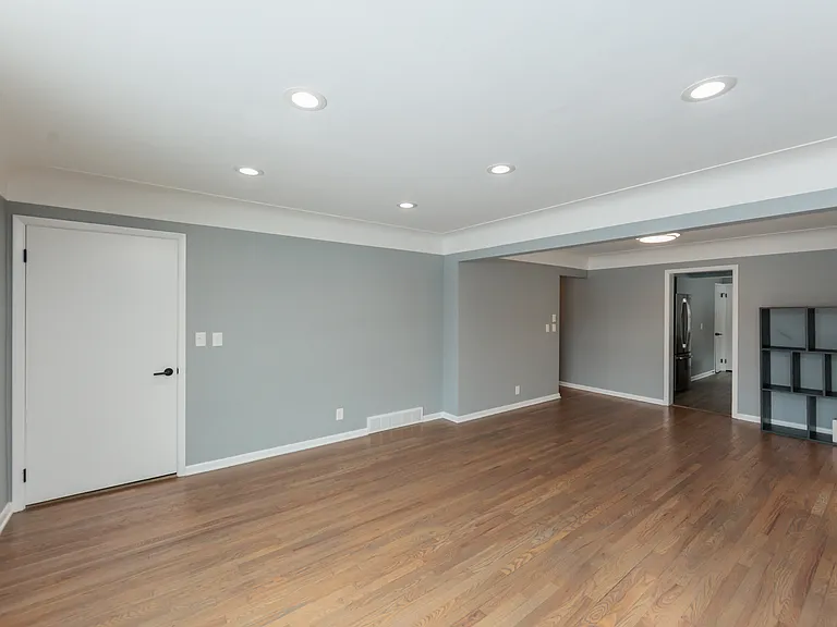 2539 Warrensville Center Rd — Photo 6