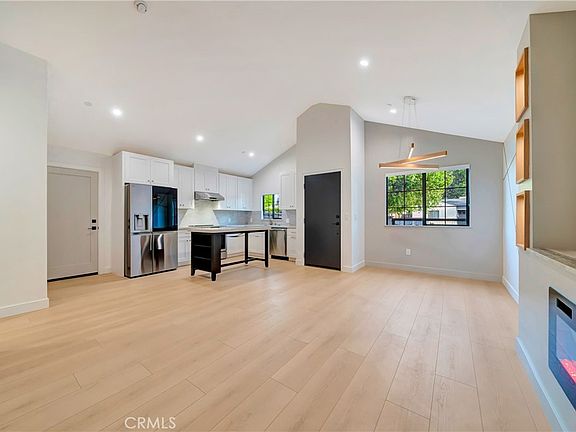 4th image of 15741 Valerio St