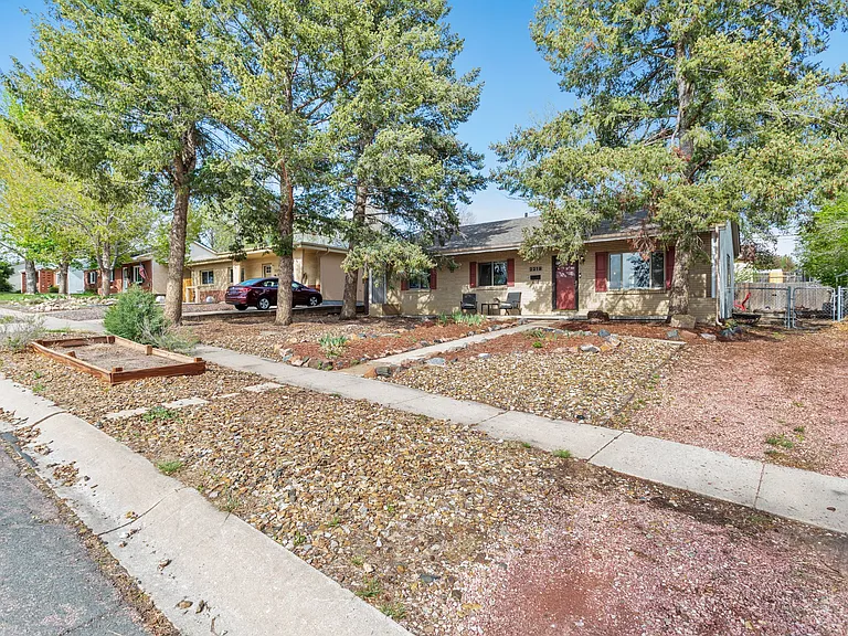 2219 Farragut Ave — Photo 3