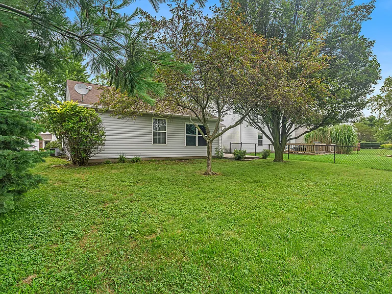 6748 Wimbledon Dr — Photo 28