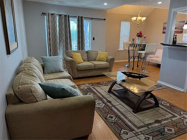 2 bed, 2.0 bath, 980 sqft, $1,650 — Photo 2