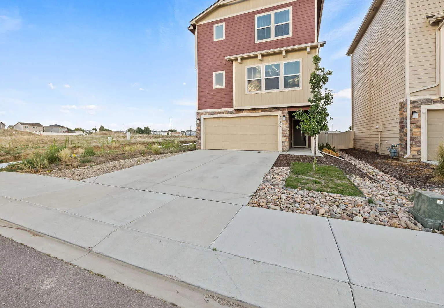 3 bed, 2.5 bath, 1750 sqft, $2,500 — Photo 1
