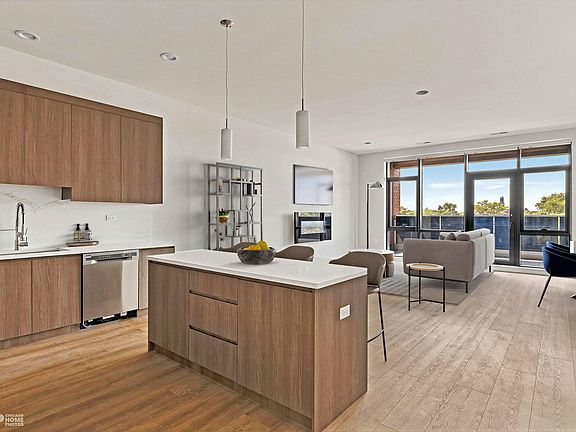 4th image of 3207 N Lawndale Ave #202