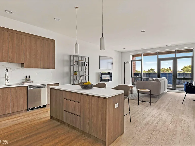 3207 N Lawndale Ave #202 — Photo 4