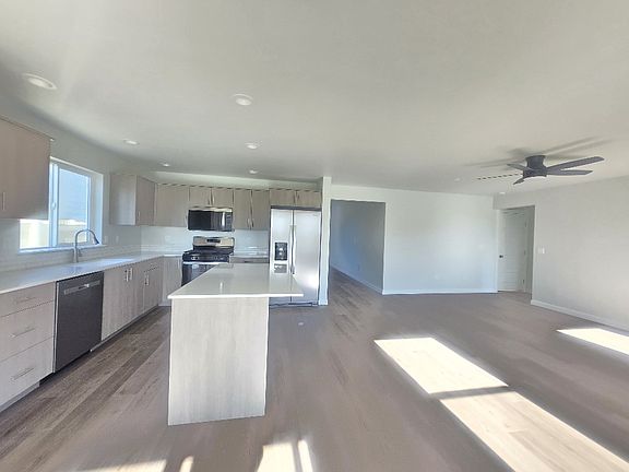 4th image of 15276 Fuchsia Ave