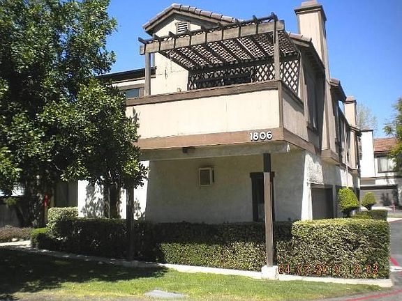 3rd image of 1806 N Vineyard Ave APT G