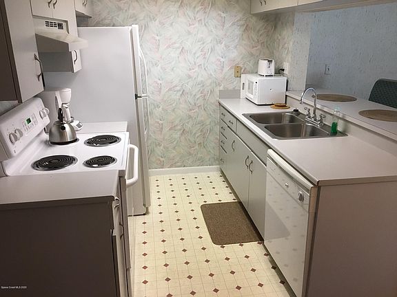 4th image of 7400 Ridgewood Ave #114