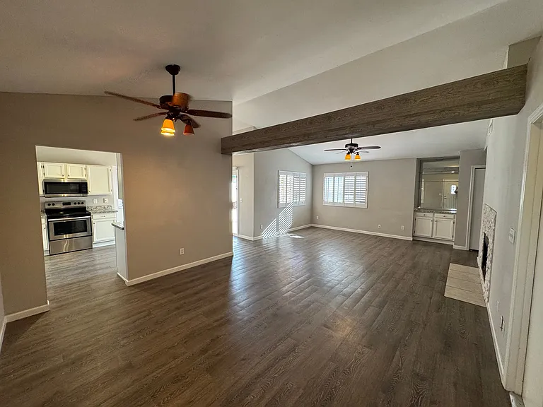 1107 W Piute Ave — Photo 4