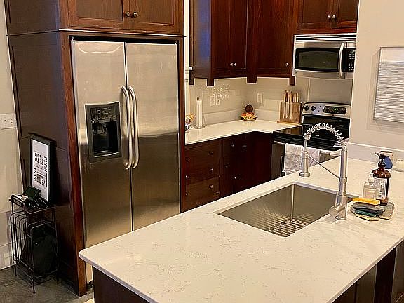 2nd image of 905 16th St Unit 8